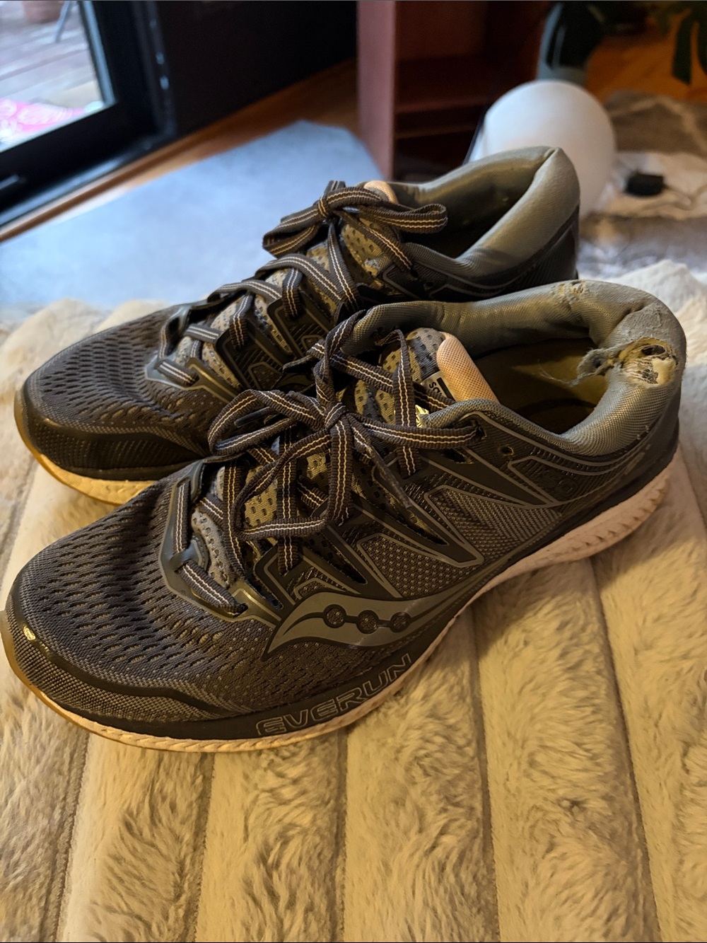 Saucony Everun Gray Running Shoes - Lightweight Support - 9.5